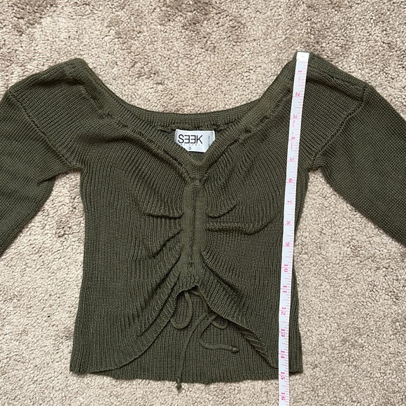 Seek the label sweater with bell sleeves, dark green in size small - Picture 5 of 9